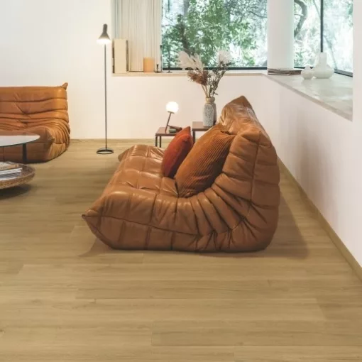 7,7cm magas színazonos szegélyléc Quick Step laminált padlókhoz