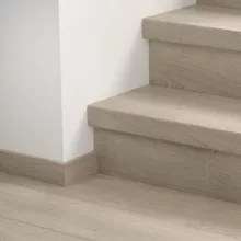 Classic antikolt világosszürke tölgy Quick Step bullnose lépcsőburkolat