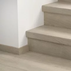   Classic antikolt világosszürke tölgy Quick Step bullnose lépcsőburkolat