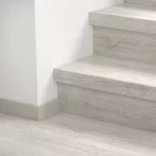 Classic visszanyert patinás fehér tölgy Quick Step bullnose lépcsőburkolat