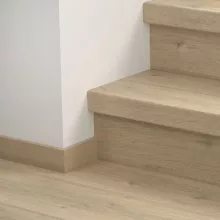 Classic szürkés homokszőke tölgy Quick Step bullnose lépcsőburkolat