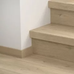   Classic szürkés homokszőke tölgy Quick Step bullnose lépcsőburkolat