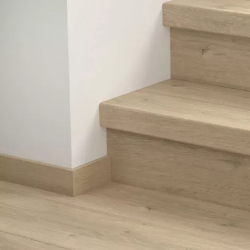 Classic szürkés homokszőke tölgy Quick Step bullnose lépcsőburkolat