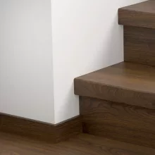 Classic mogyoróbarna tölgy Quick Step bullnose lépcsőburkolat