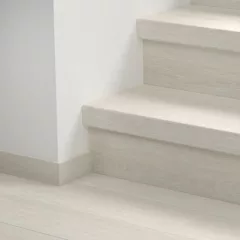  Eligna világosszürke elegáns tölgy Quick Step bullnose lépcsőburkolat