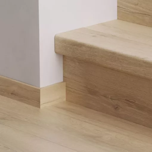 Eligna lakkozott természetes tölgy Quick Step bullnose lépcsőburkolat
