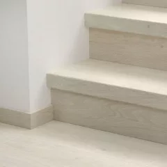   Bloom világos tengeri fuvallat tölgy Quick Step bullnose lépcsőburkolat