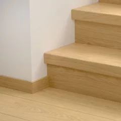   Bloom mézszínű tölgy Quick Step bullnose lépcsőburkolat