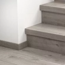Bloom hangulatos szürke pamut tölgy Quick Step bullnose lépcsőburkolat