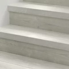 Bloom havasi fenyő Quick Step bullnose lépcsőburkolat