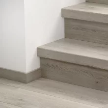 Bloom fűvészkerti szürke tölgy Quick Step bullnose lépcsőburkolat