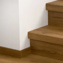 Bloom karamell fűvészkerti tölgy Quick Step bullnose lépcsőburkolat