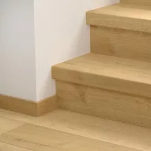 Bloom elegáns természetes tölgy Quick Step bullnose lépcsőburkolat